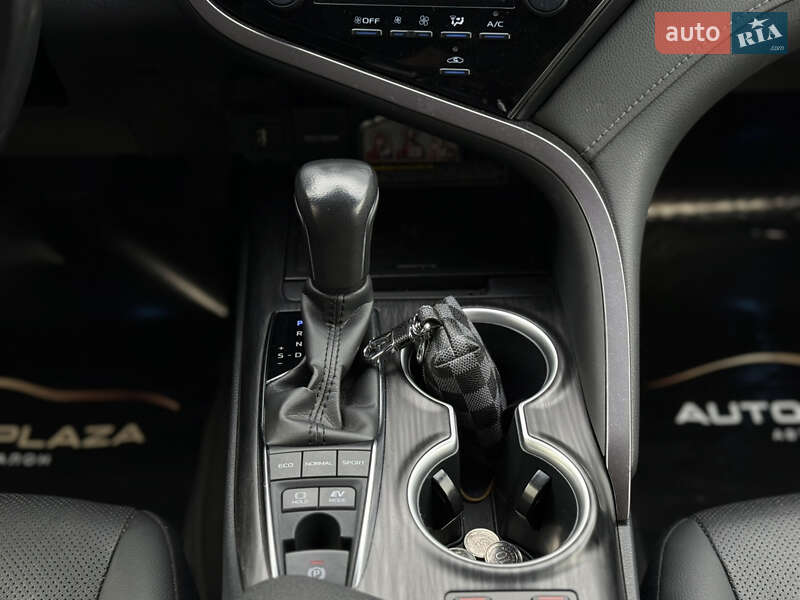 Седан Toyota Camry 2021 в Одессе