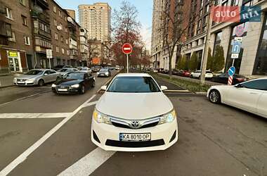 Седан Toyota Camry 2014 в Києві