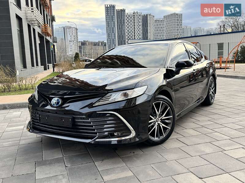 Седан Toyota Camry 2021 в Киеве