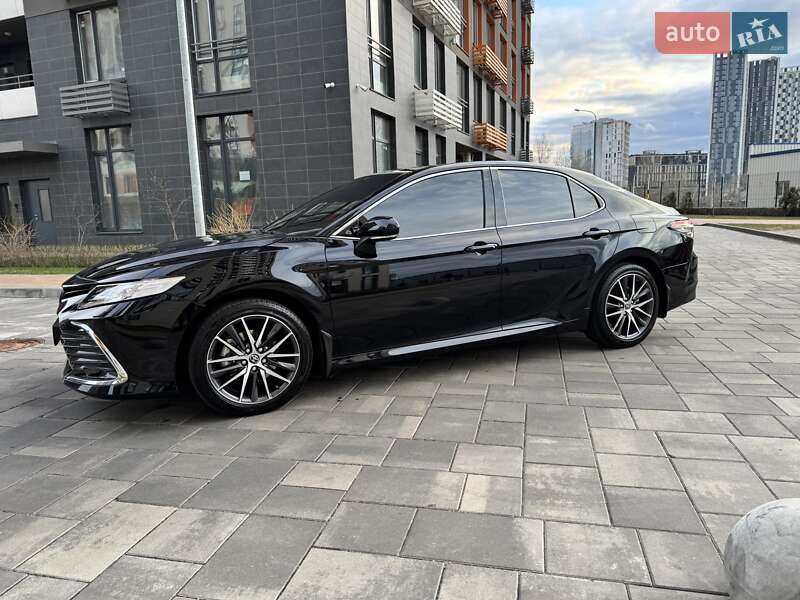 Седан Toyota Camry 2021 в Киеве