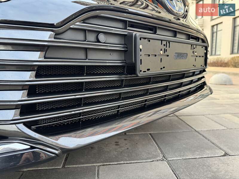 Седан Toyota Camry 2021 в Киеве