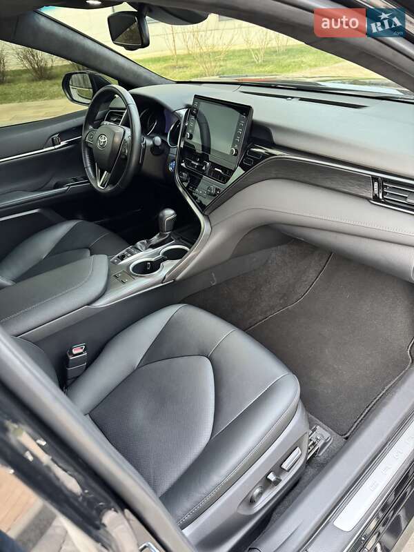 Седан Toyota Camry 2021 в Киеве