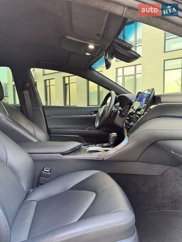 Седан Toyota Camry 2021 в Киеве