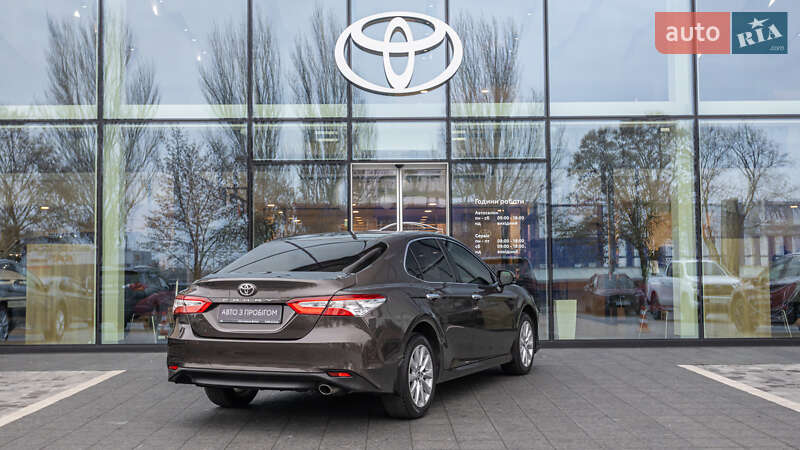 Седан Toyota Camry 2018 в Днепре