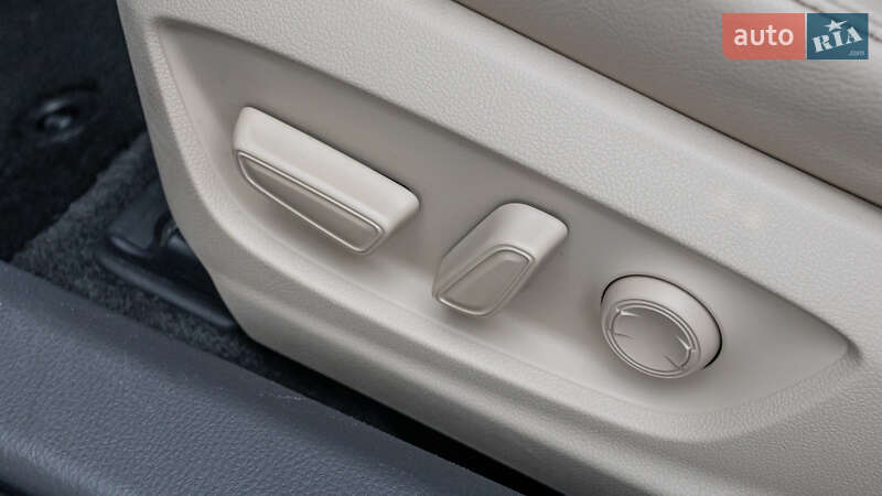 Седан Toyota Camry 2018 в Днепре