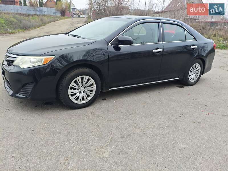 Седан Toyota Camry 2012 в Киеве