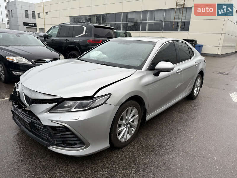 Toyota Camry 2021