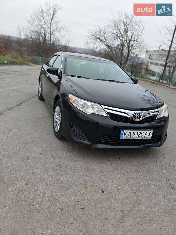 Седан Toyota Camry 2012 в Киеве
