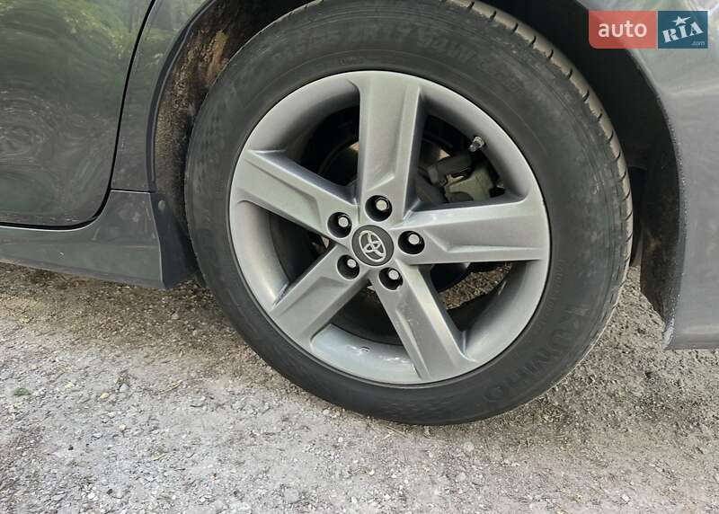Седан Toyota Camry 2012 в Запорожье