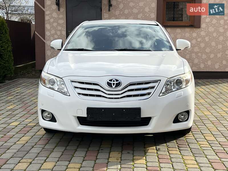 Седан Toyota Camry 2011 в Івано-Франківську