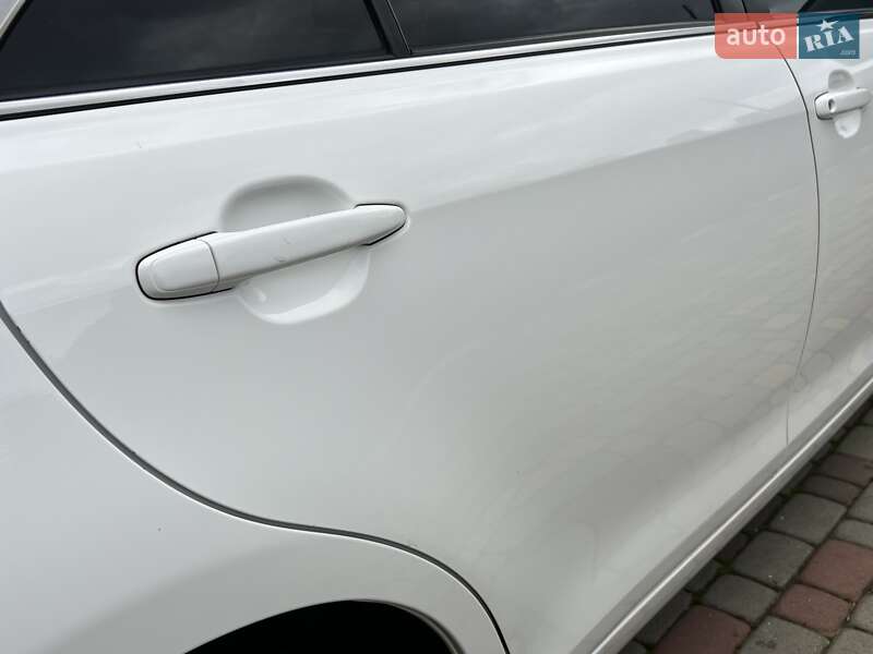 Седан Toyota Camry 2011 в Івано-Франківську