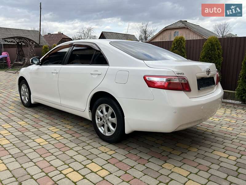 Седан Toyota Camry 2011 в Івано-Франківську