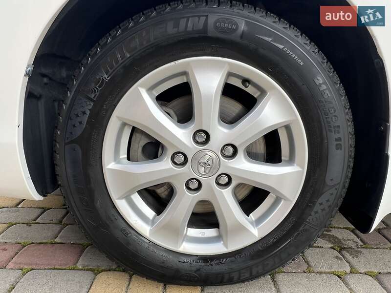 Седан Toyota Camry 2011 в Івано-Франківську