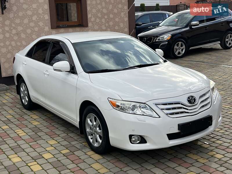 Седан Toyota Camry 2011 в Івано-Франківську