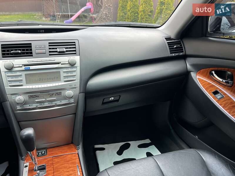 Седан Toyota Camry 2011 в Івано-Франківську