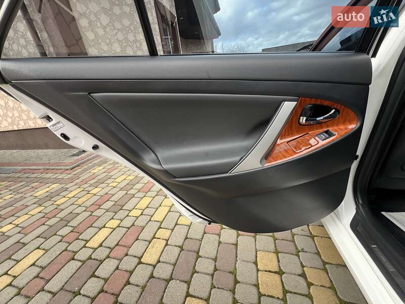 Седан Toyota Camry 2011 в Івано-Франківську