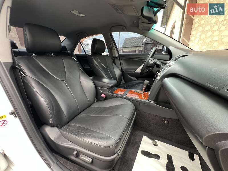 Седан Toyota Camry 2011 в Івано-Франківську