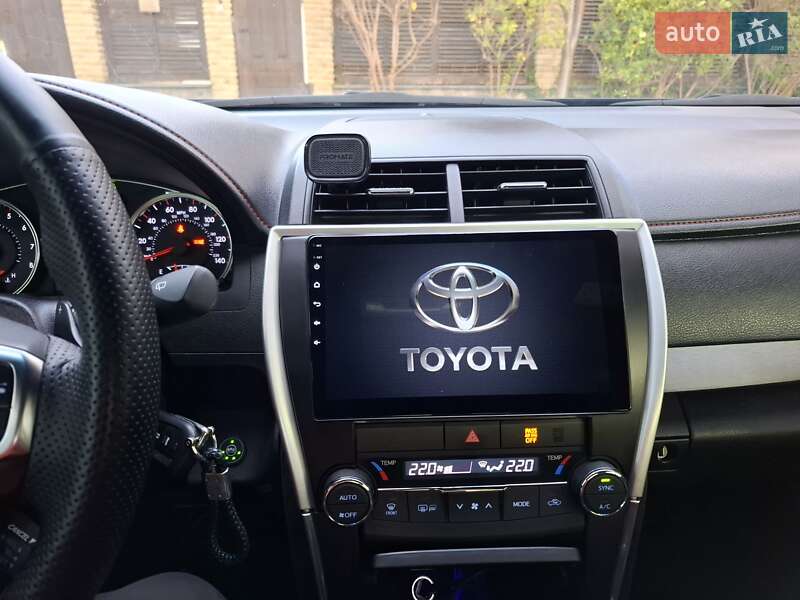 Седан Toyota Camry 2016 в Киеве