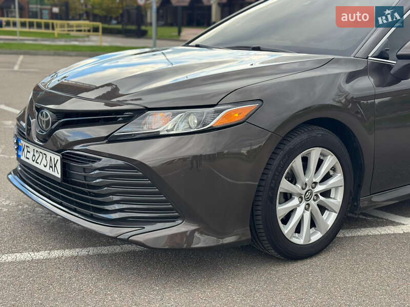 Седан Toyota Camry 2018 в Киеве