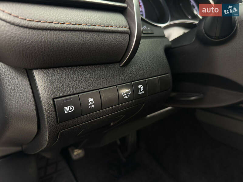 Седан Toyota Camry 2018 в Киеве