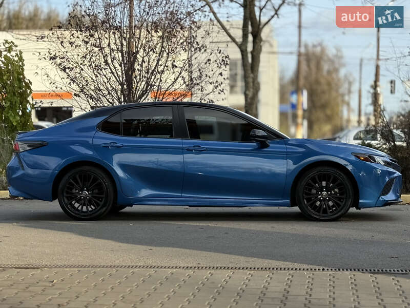 Седан Toyota Camry 2017 в Дніпрі