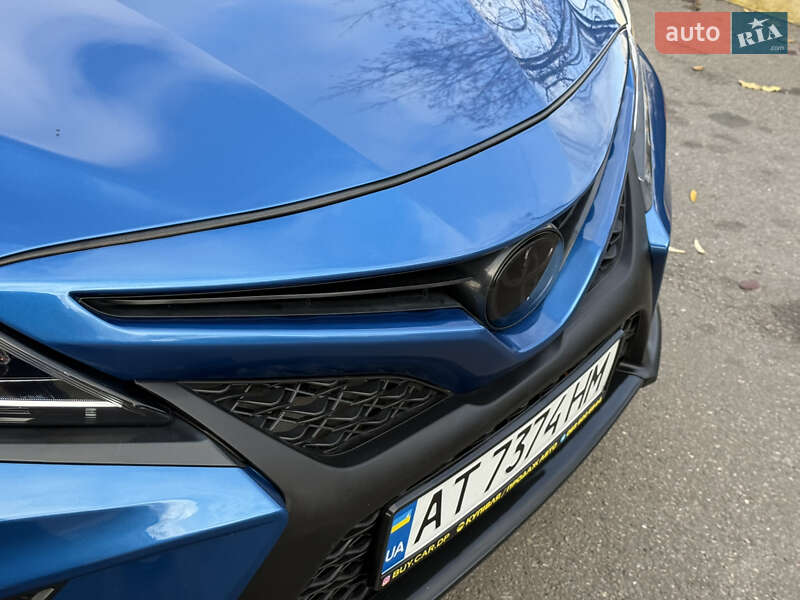 Седан Toyota Camry 2017 в Дніпрі