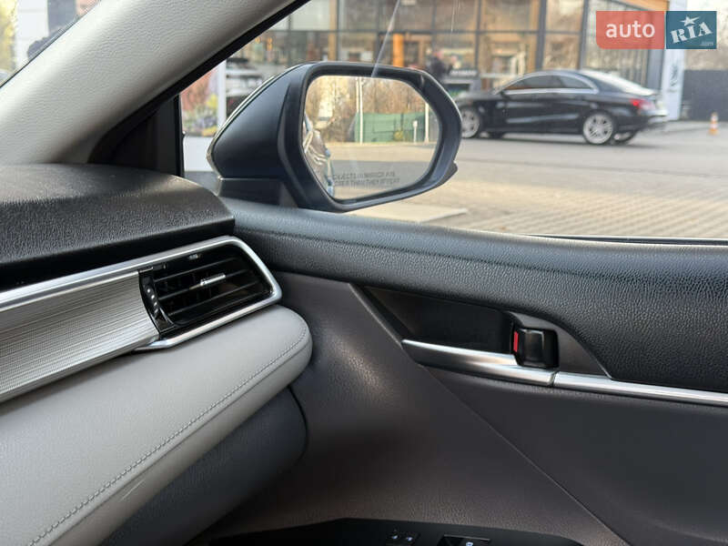 Седан Toyota Camry 2017 в Дніпрі