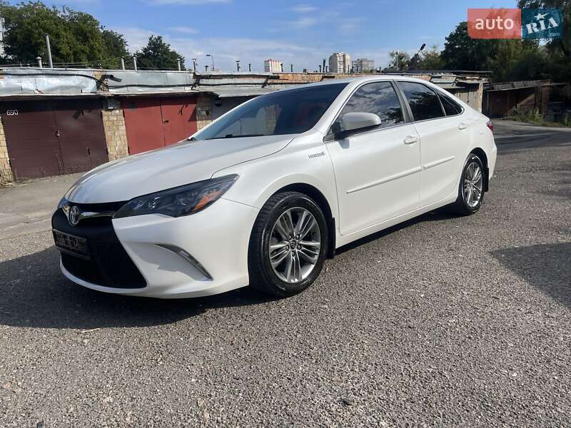 Седан Toyota Camry 2017 в Киеве