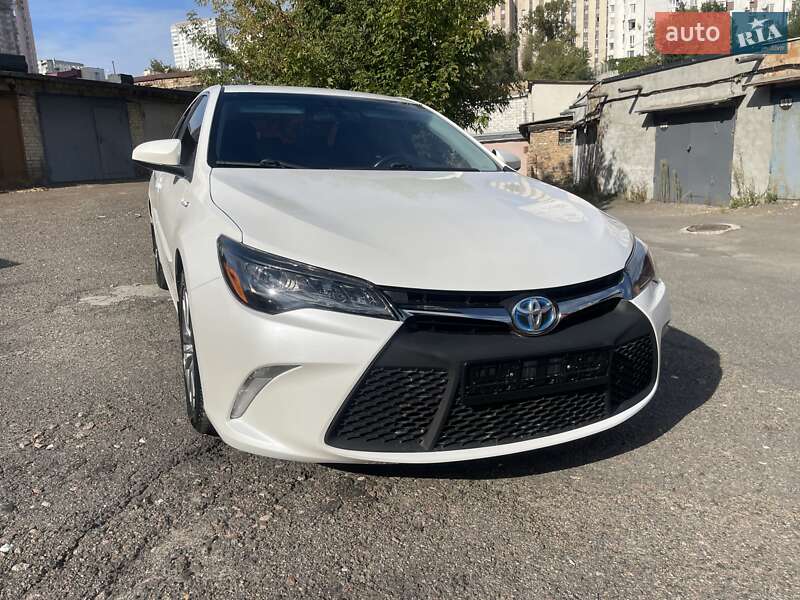 Седан Toyota Camry 2017 в Киеве