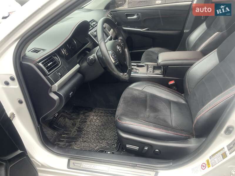 Седан Toyota Camry 2017 в Киеве