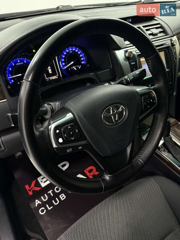 Седан Toyota Camry 2016 в Одесі