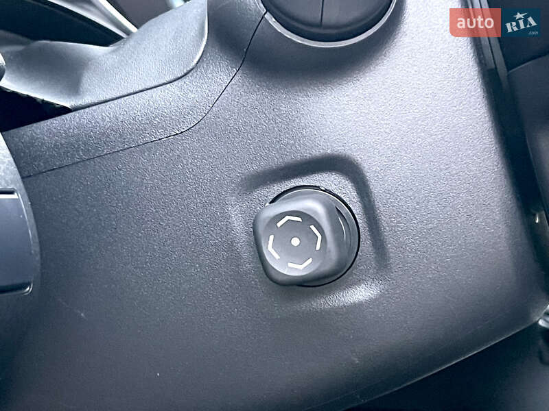 Седан Toyota Camry 2021 в Киеве