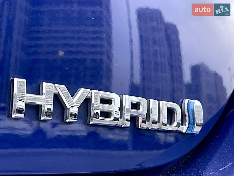 Седан Toyota Camry 2021 в Киеве