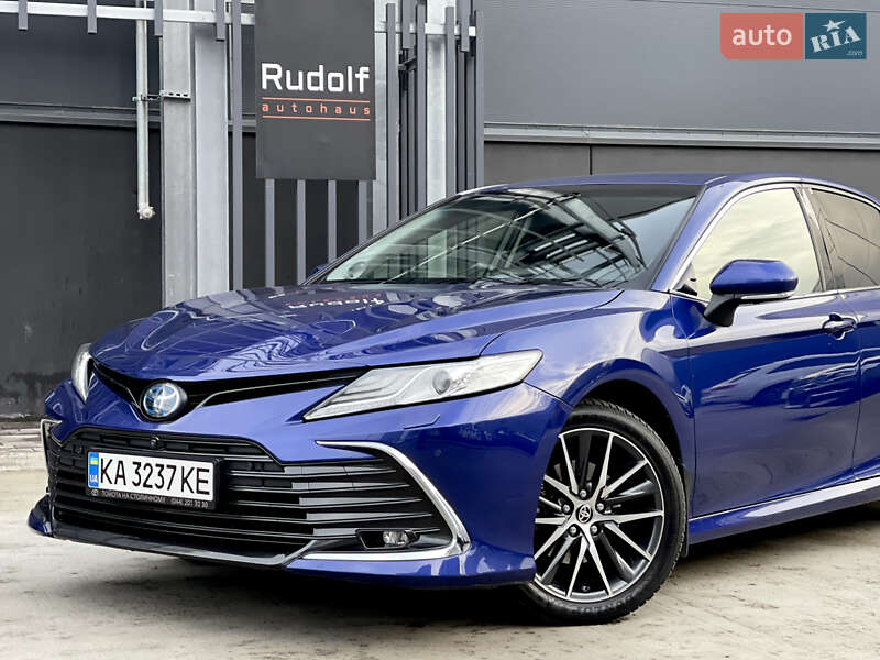 Седан Toyota Camry 2021 в Киеве