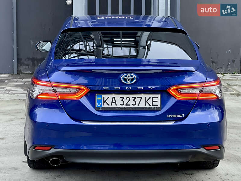 Седан Toyota Camry 2021 в Киеве