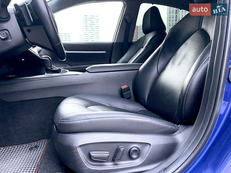 Седан Toyota Camry 2021 в Киеве