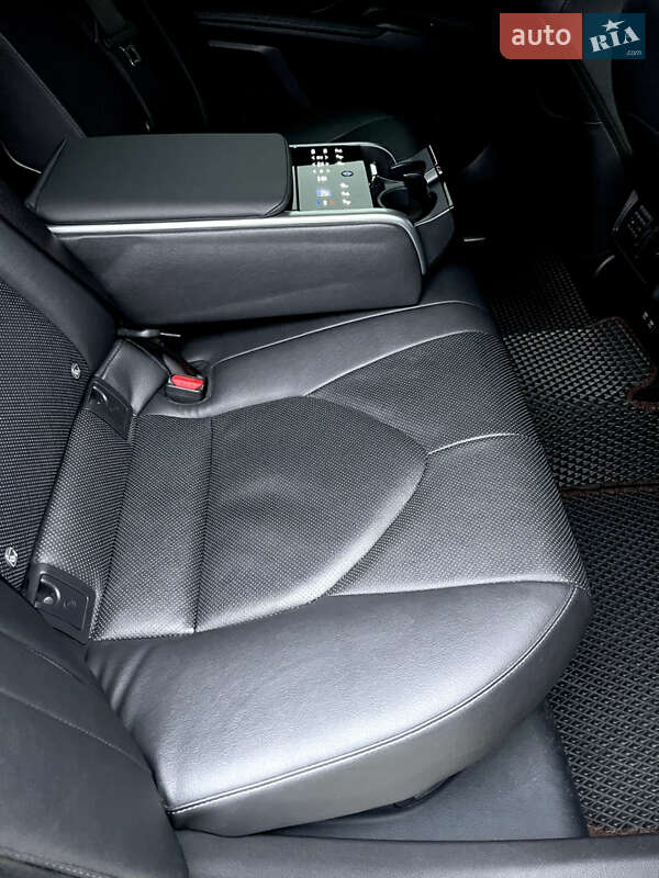 Седан Toyota Camry 2021 в Киеве