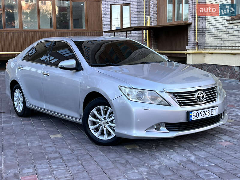 Седан Toyota Camry 2011 в Тернополі