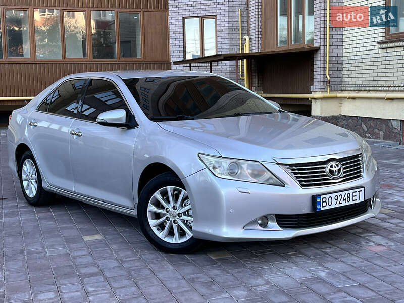 Седан Toyota Camry 2011 в Тернополі