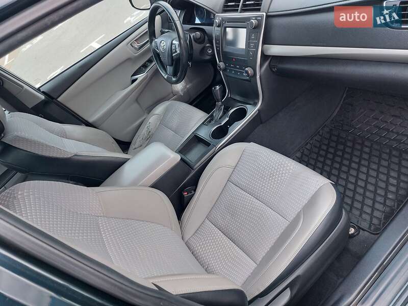 Седан Toyota Camry 2015 в Киеве