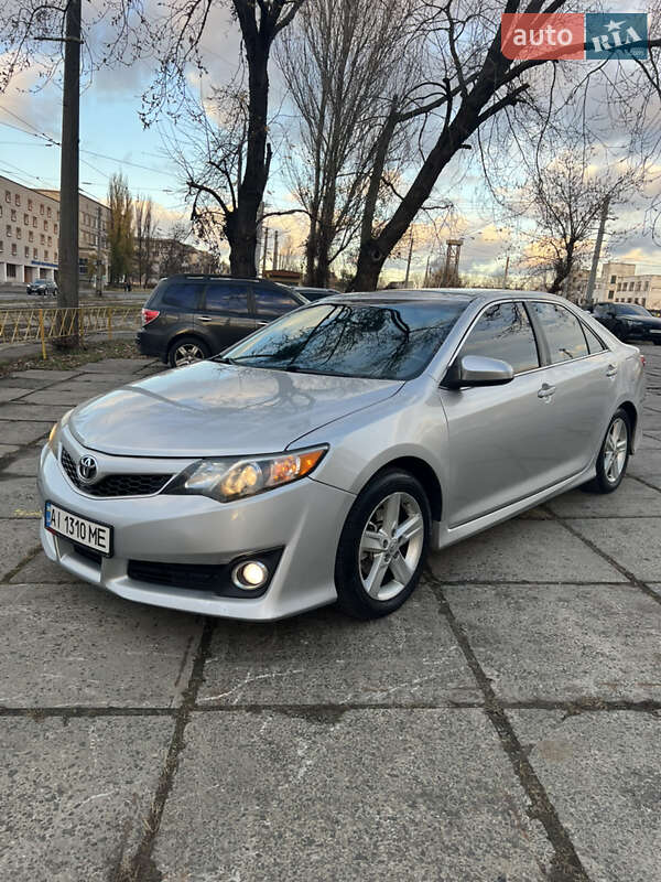 Седан Toyota Camry 2013 в Киеве