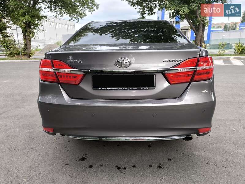 Седан Toyota Camry 2016 в Смеле