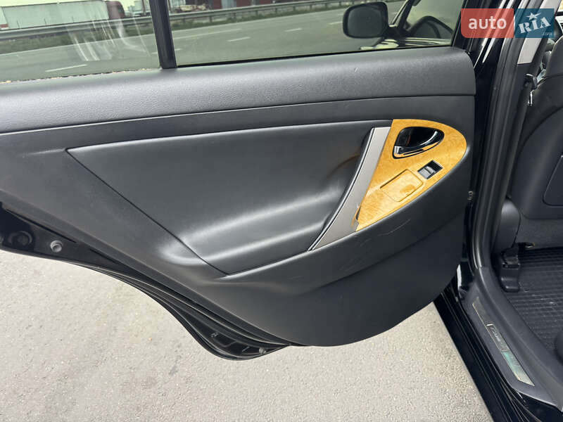 Седан Toyota Camry 2007 в Днепре