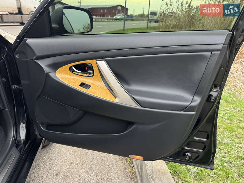 Седан Toyota Camry 2007 в Днепре