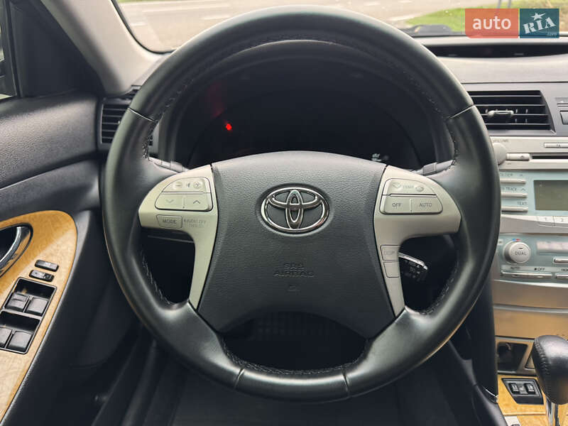 Седан Toyota Camry 2007 в Днепре