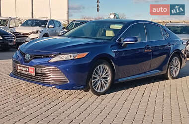 Седан Toyota Camry 2018 в Львові
