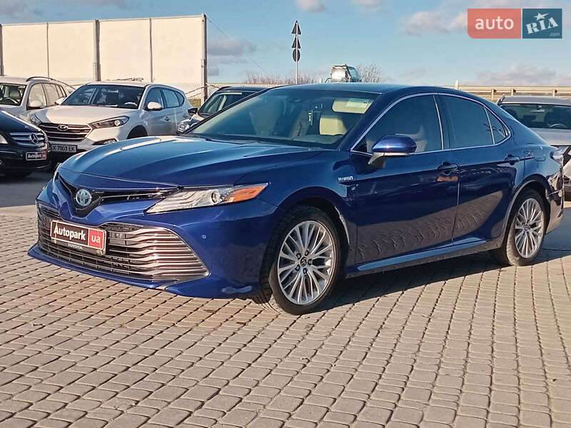Седан Toyota Camry 2018 в Львове