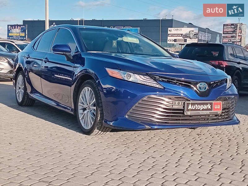 Седан Toyota Camry 2018 в Львове