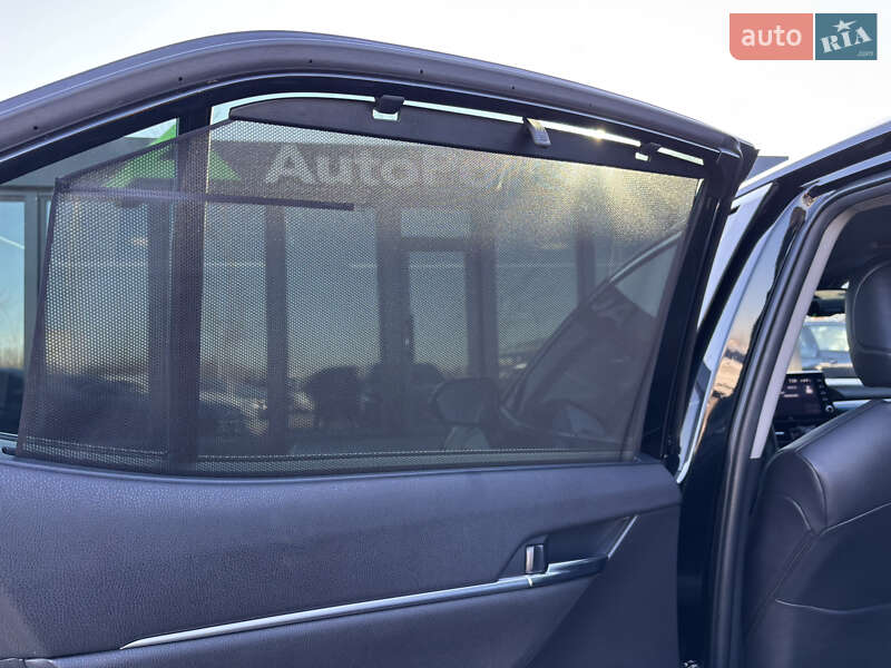 Седан Toyota Camry 2021 в Киеве