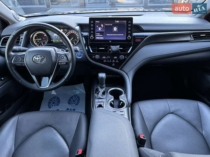 Седан Toyota Camry 2021 в Киеве